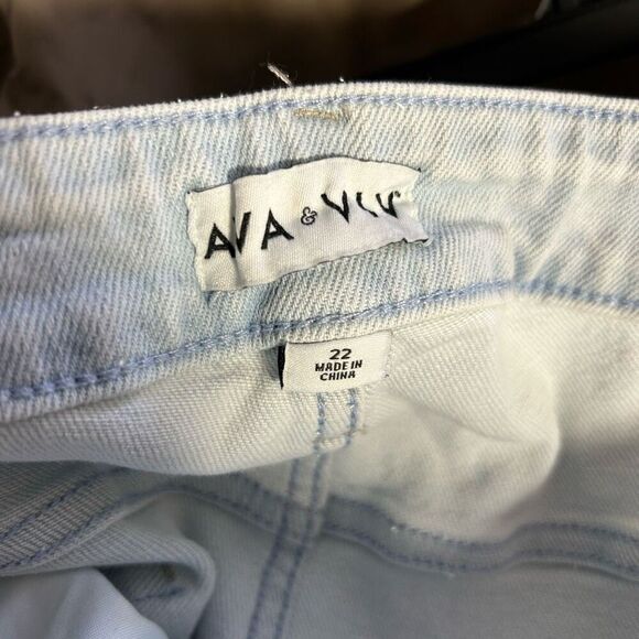 Ava & Viv Light Wash Size 22W Shorts NWT - Picture 5 of 7